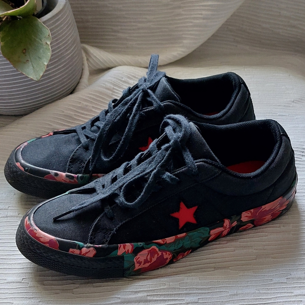 Black and Red Converse Sneakers Size 4 - Picture 4 of 13